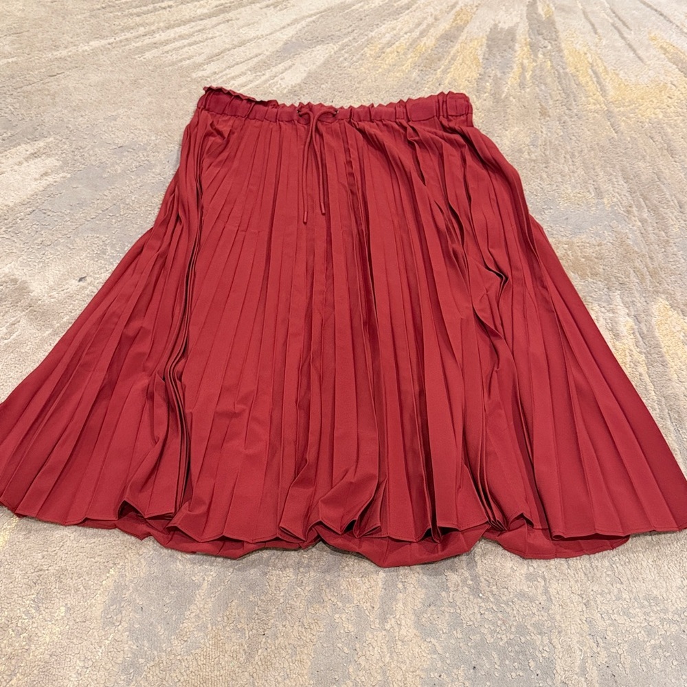 Athleta Hayes Pleated Midi Skirt
Drawstring Waist Lightweight Womens medium